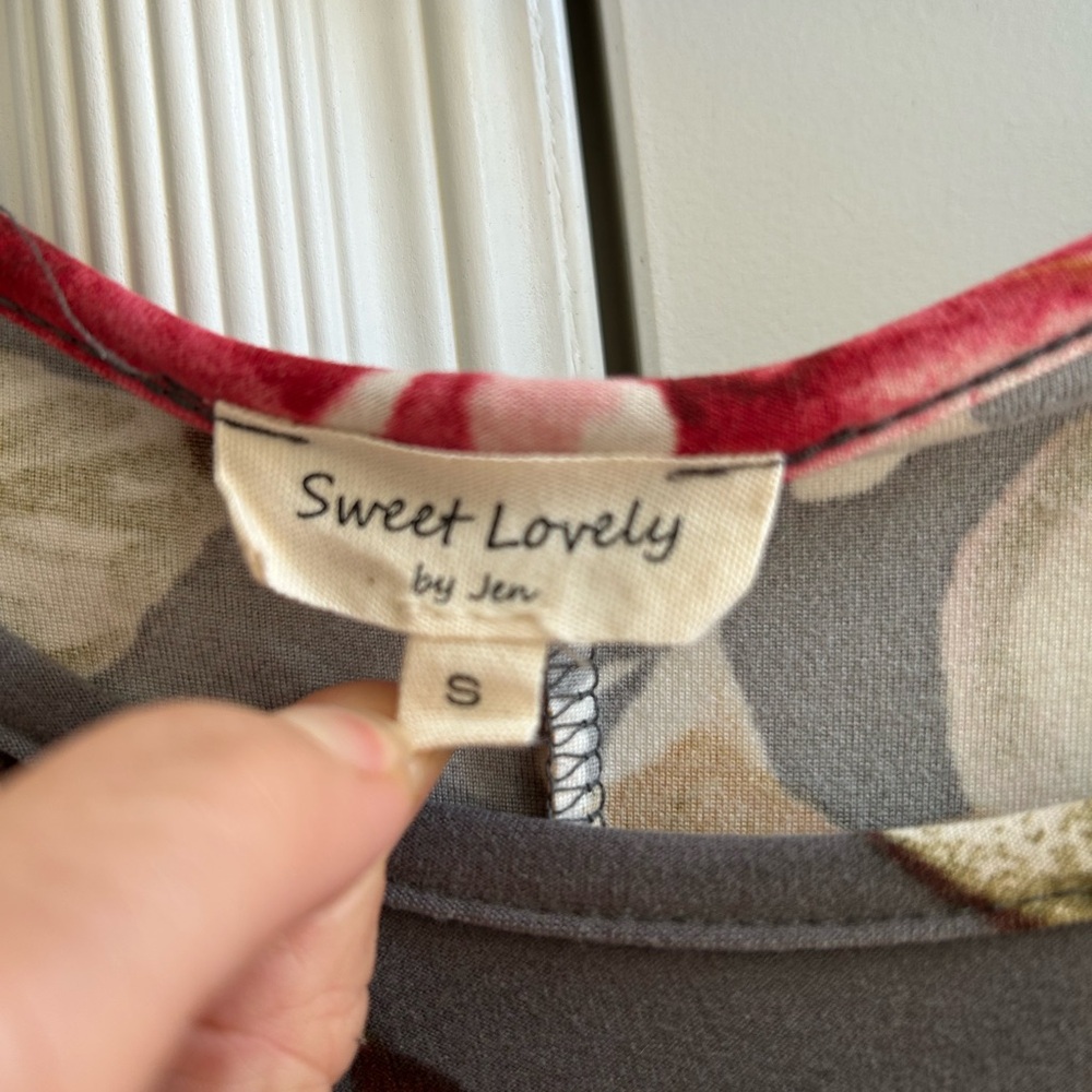Sweet Lovely loose dress w/pockets - Picture 3 of 9